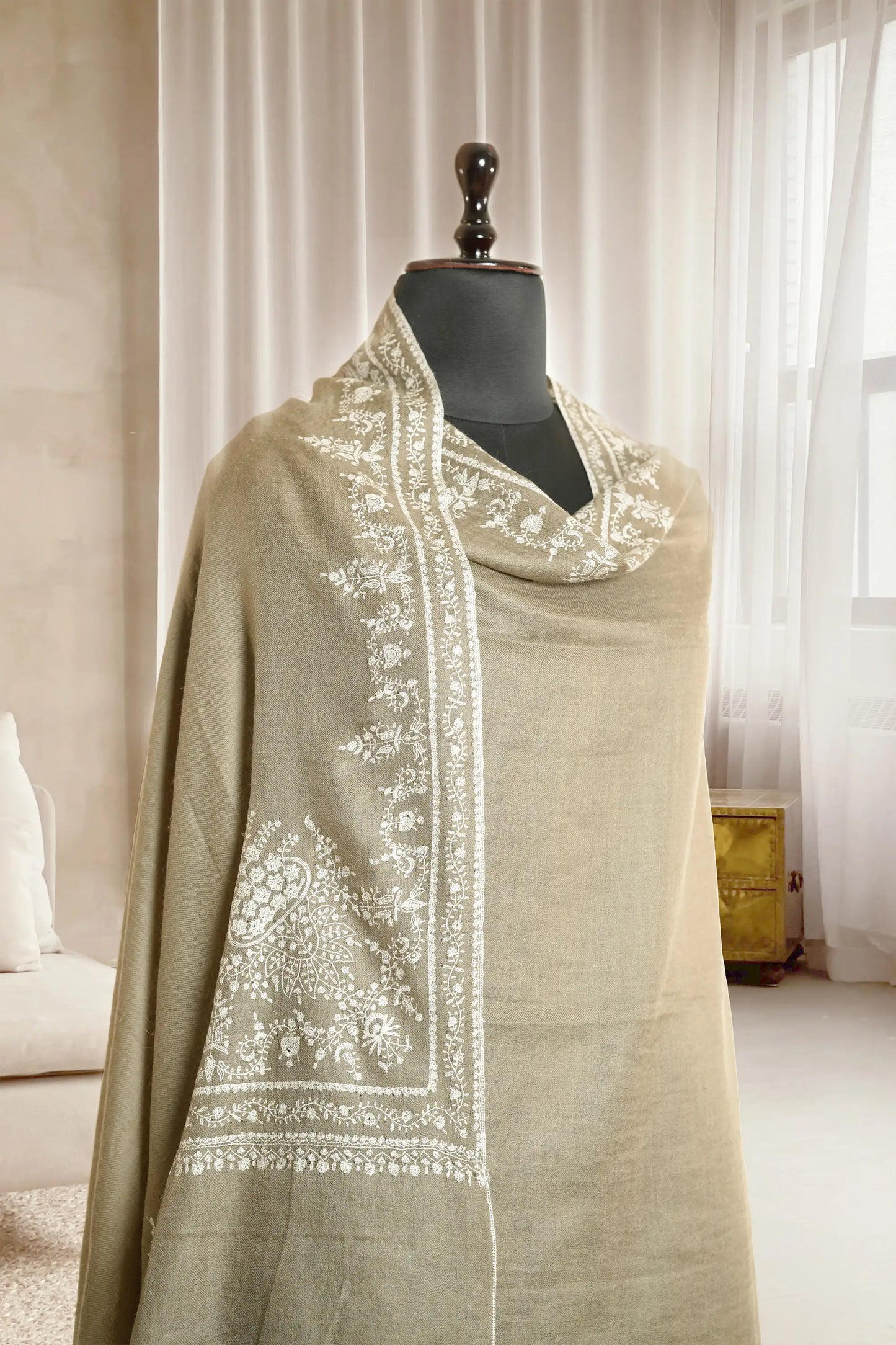 Belgium Toosh with Sozni Embroidery Border