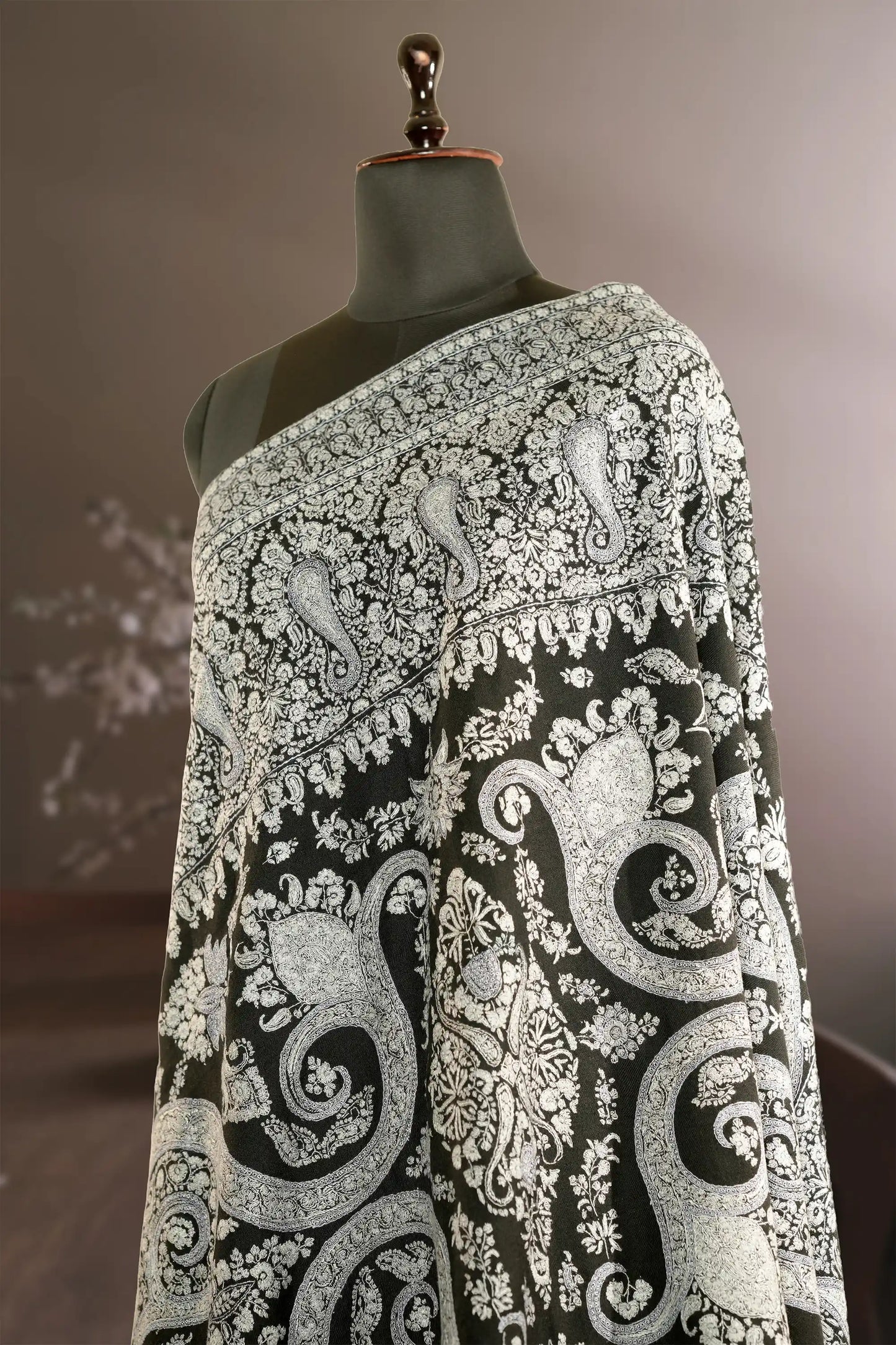 Black Pashmina Jamawar Ladies Shawl