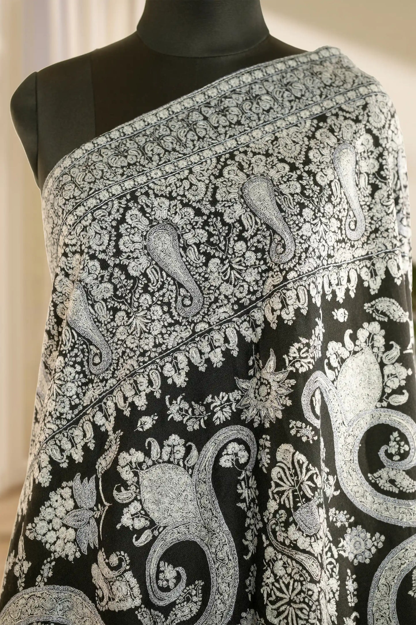 Black Pashmina Jamawar Ladies Shawl