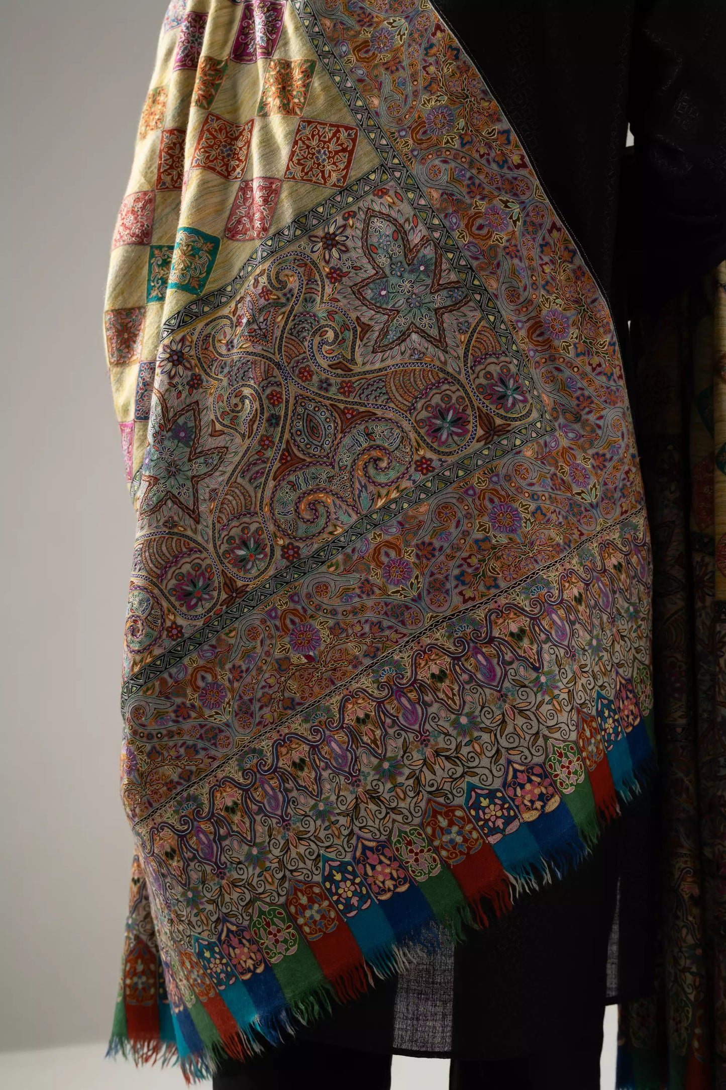 MEN's KALAMKARI SHAWL WITH SOZNI WORK