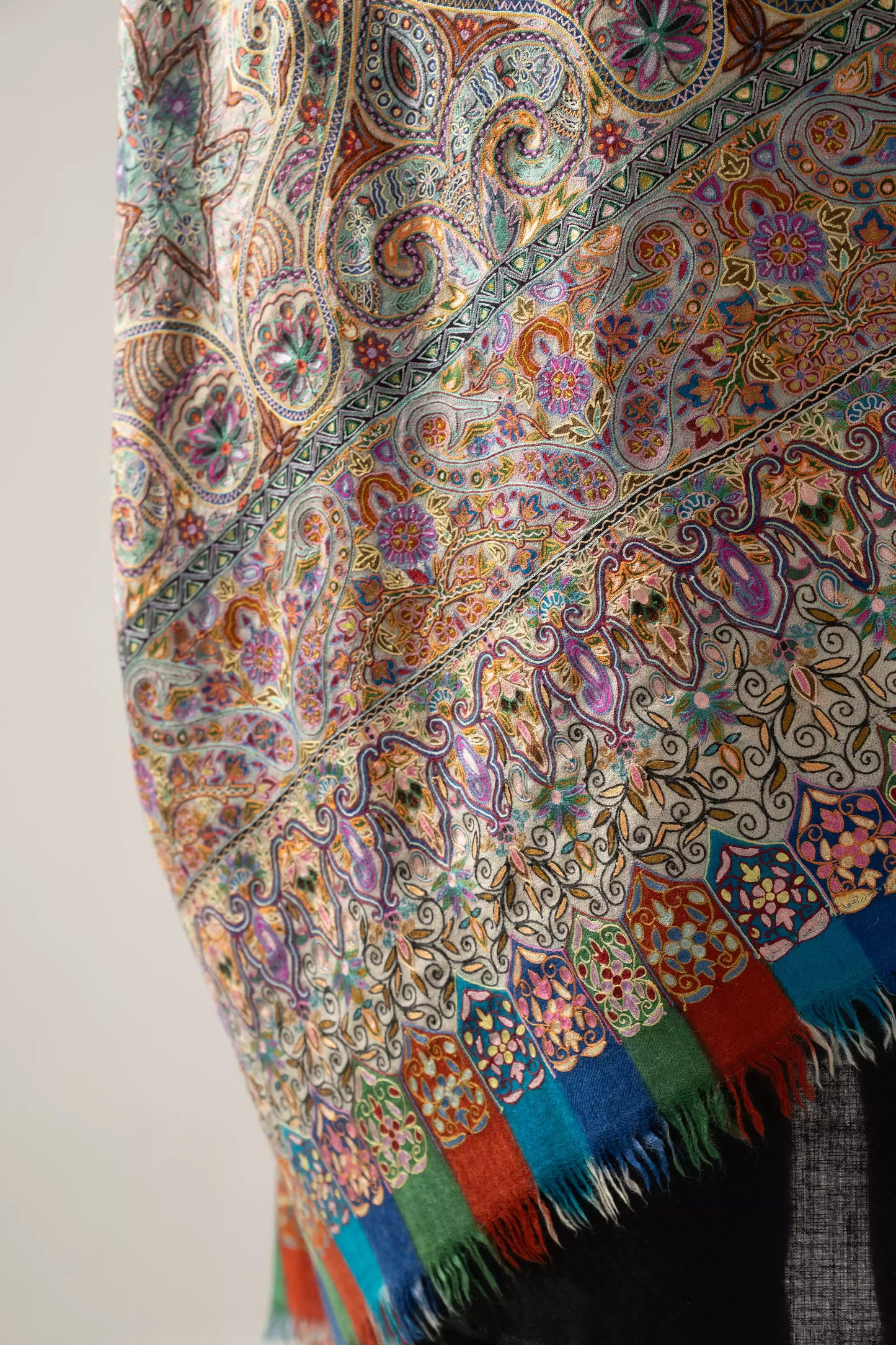 MEN's KALAMKARI SHAWL WITH SOZNI WORK