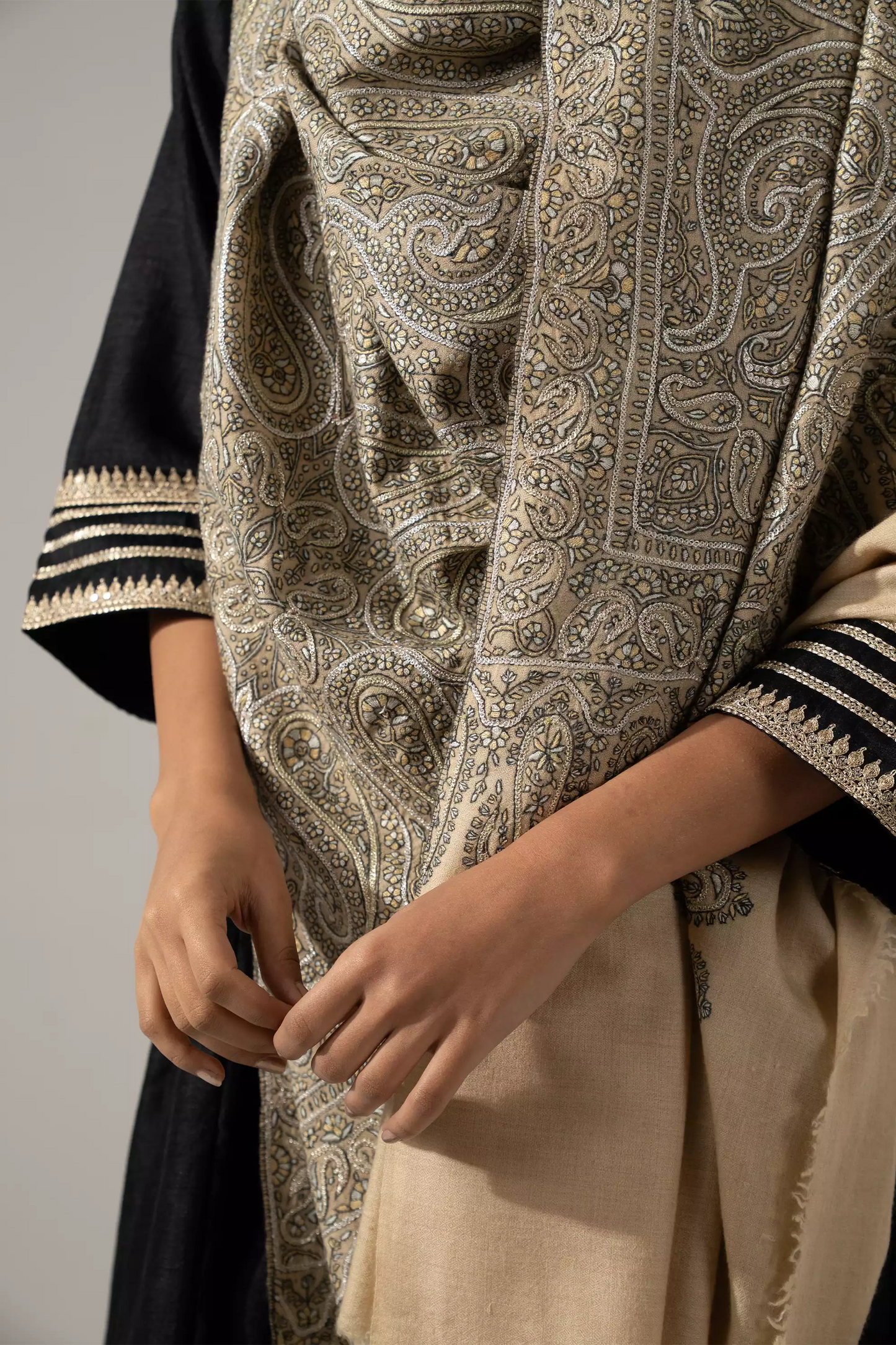 Women's Sozni  Jamawar Shawl with Tilla Highlights