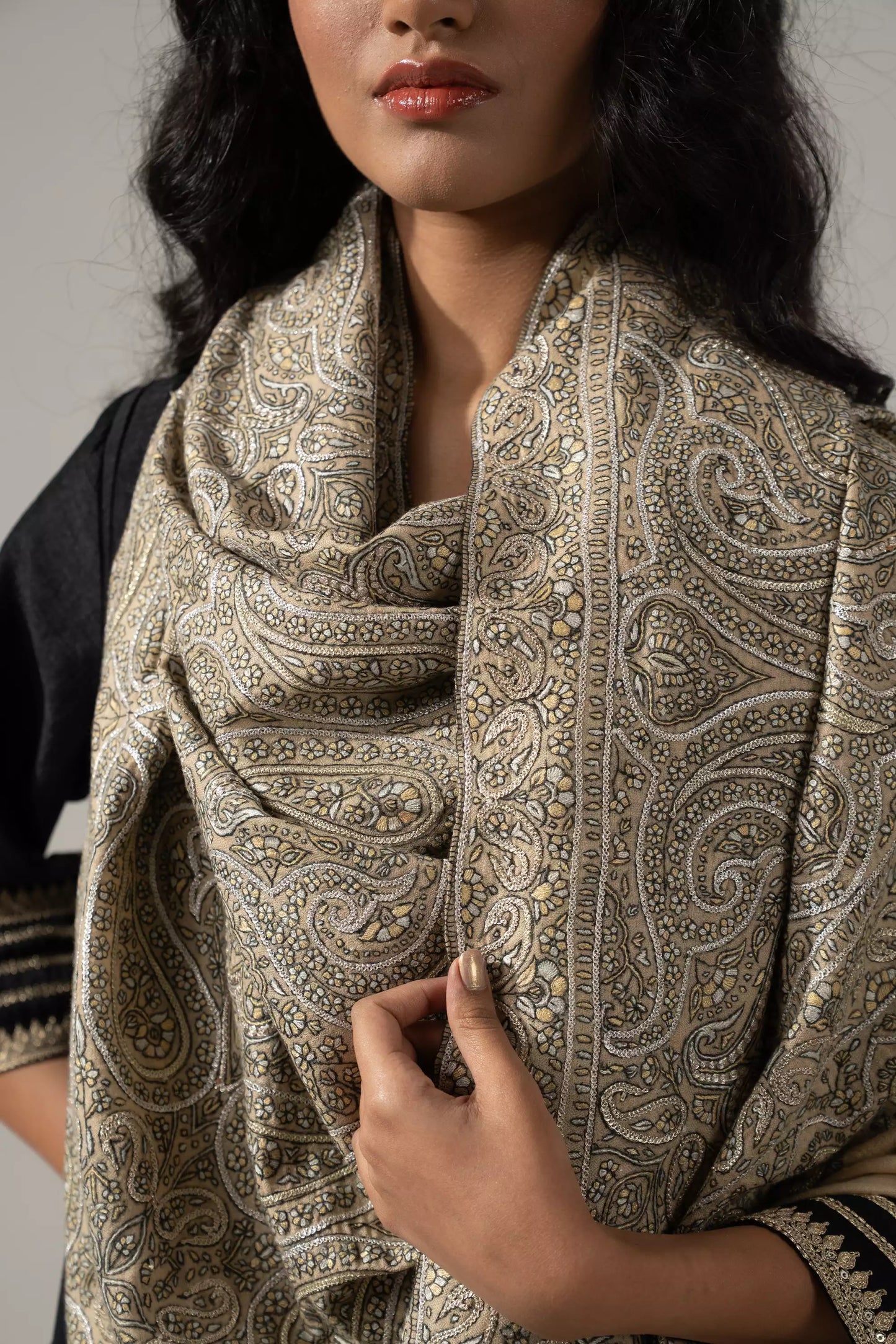 Women's Sozni  Jamawar Shawl with Tilla Highlights