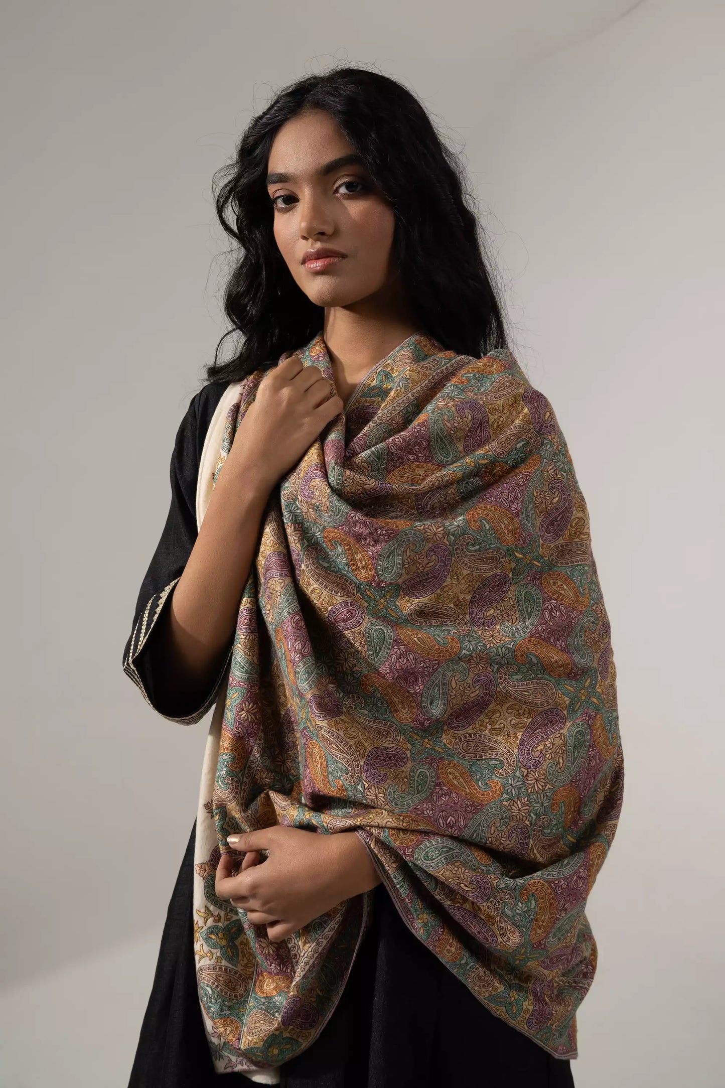 Women Jamawar Shawl with Multicolor Sozni Embroidery