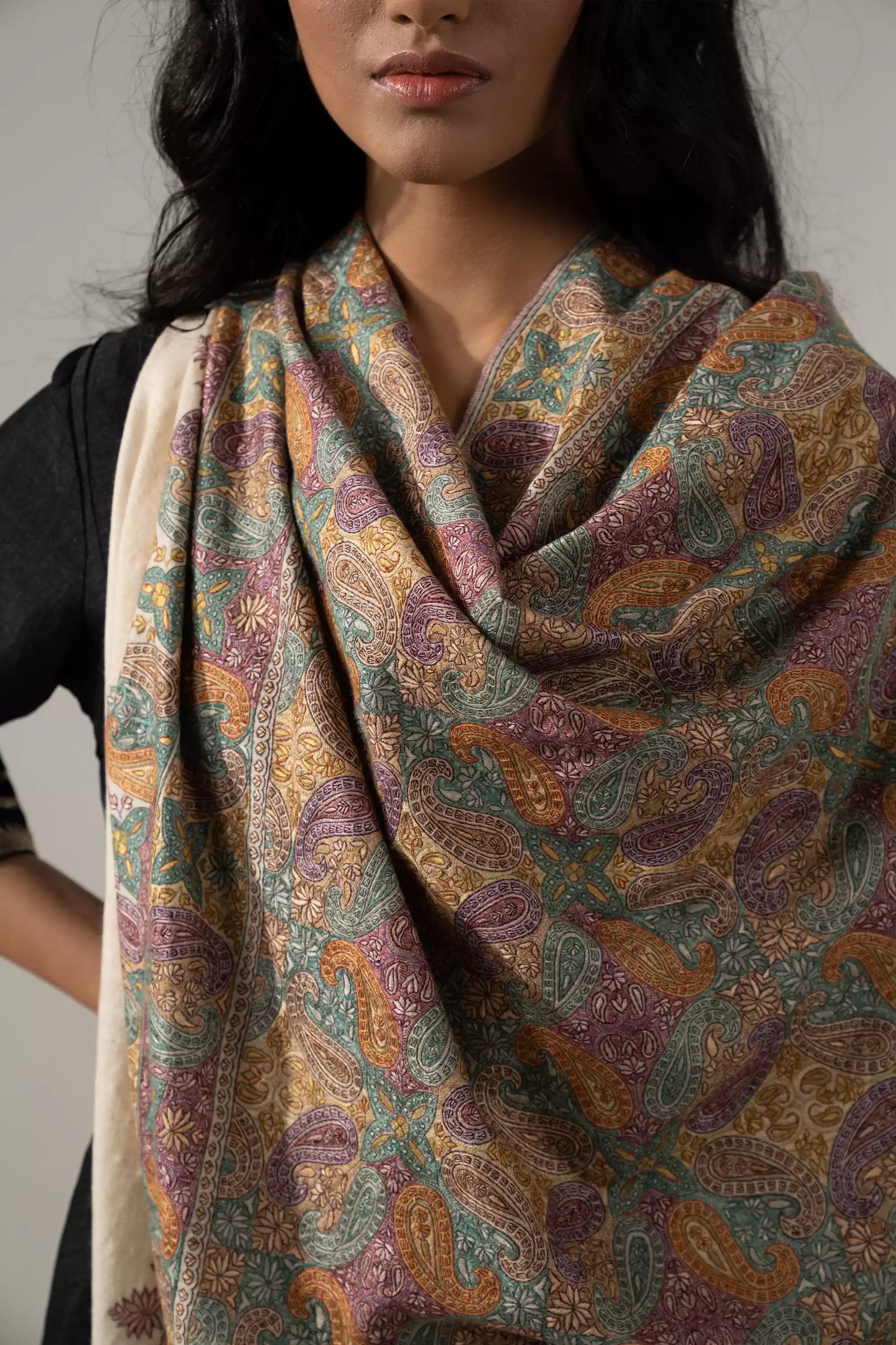 Women Jamawar Shawl with Multicolor Sozni Embroidery