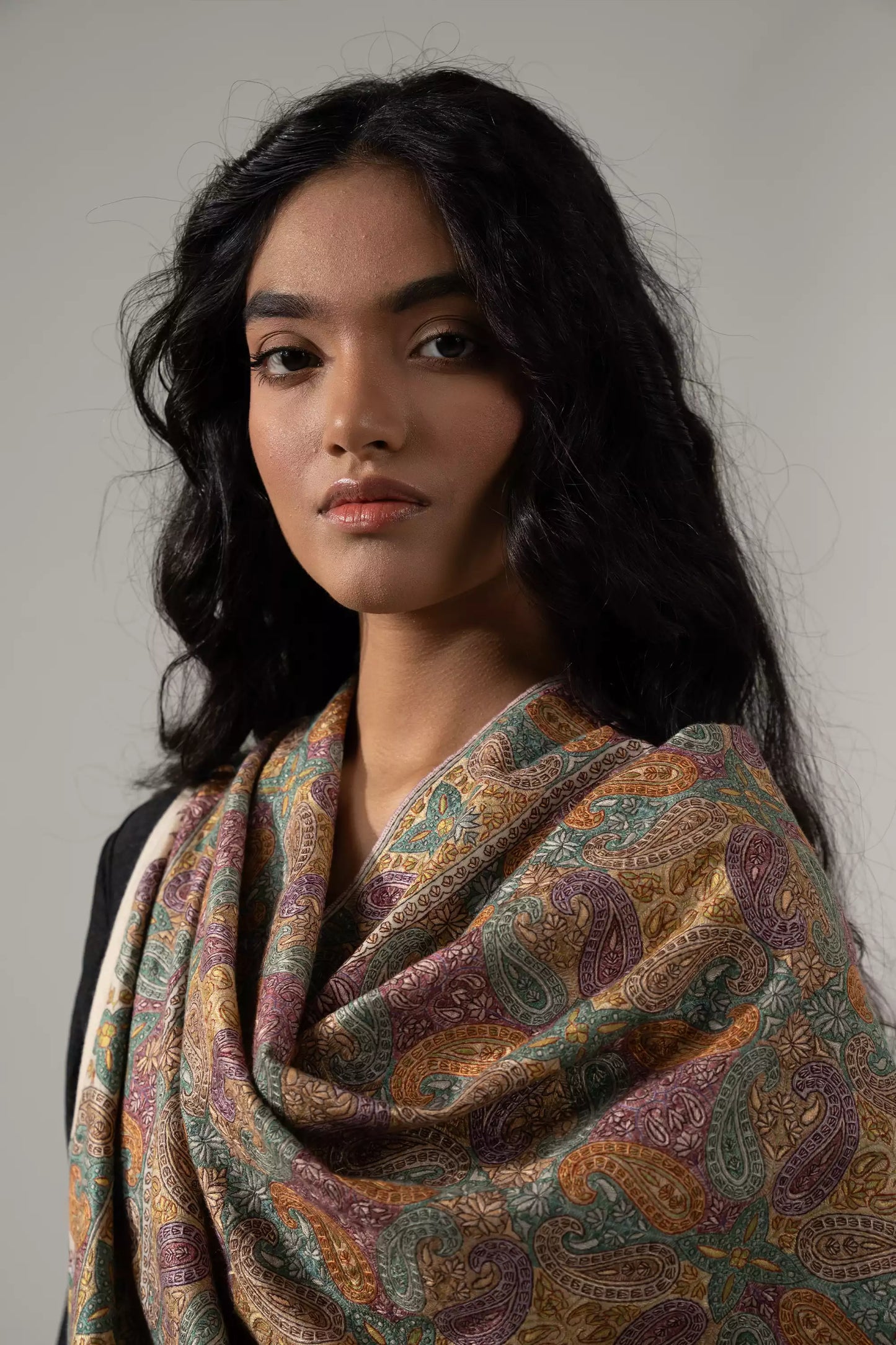 Women Jamawar Shawl with Multicolor Sozni Embroidery