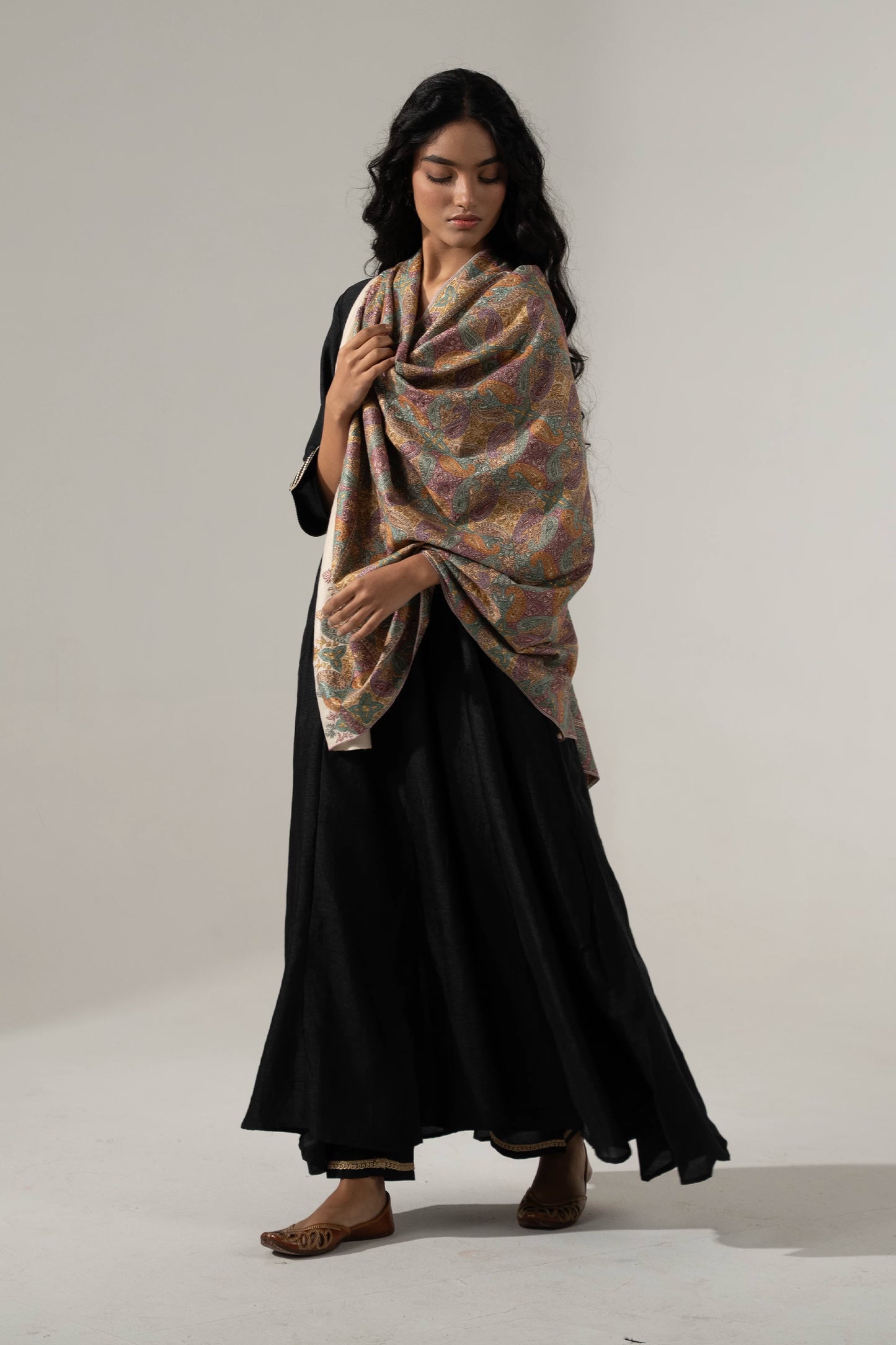 Women Jamawar Shawl with Multicolor Sozni Embroidery