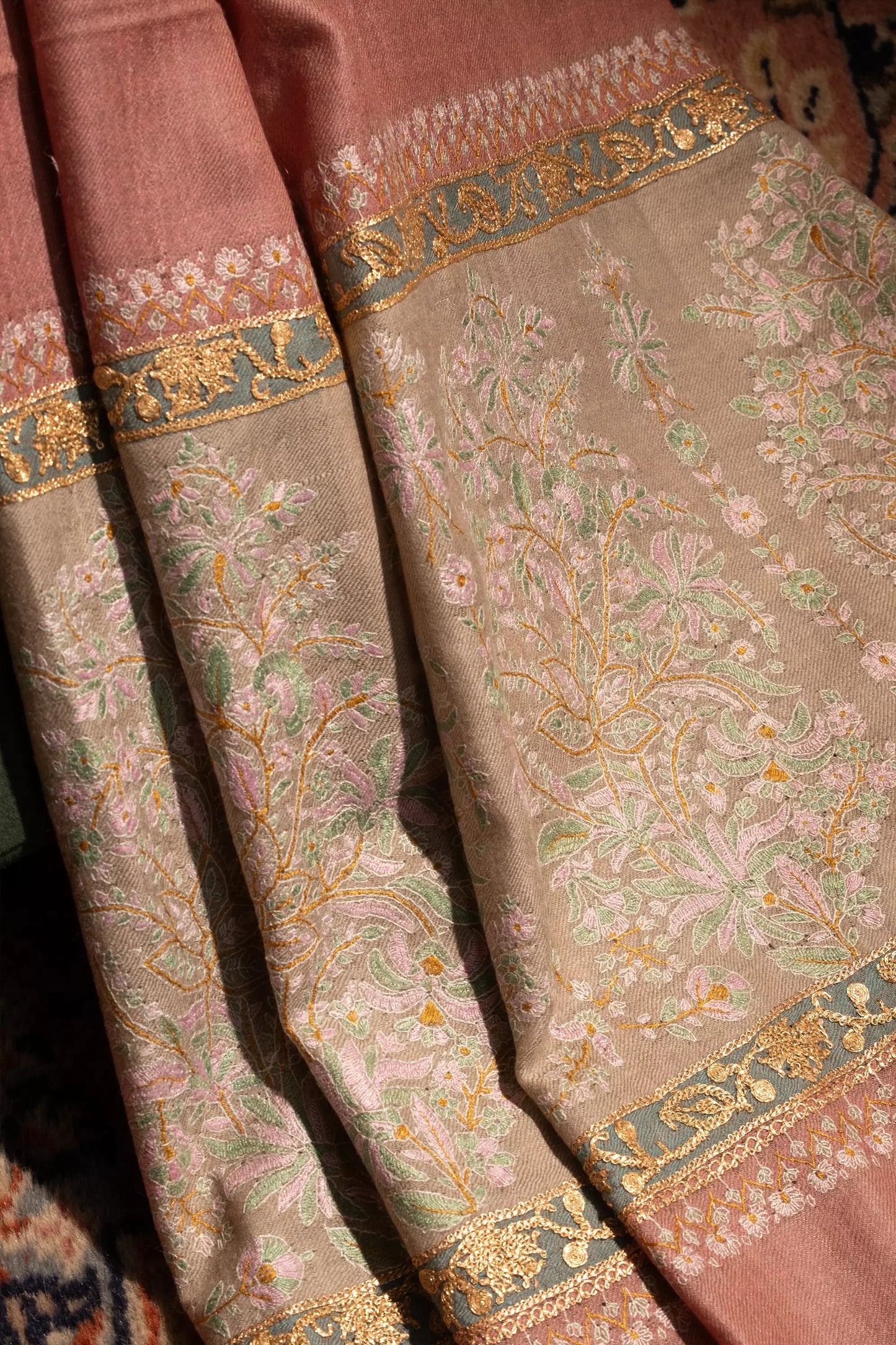 Tilla Border with Sozni Light Pink for Ladies