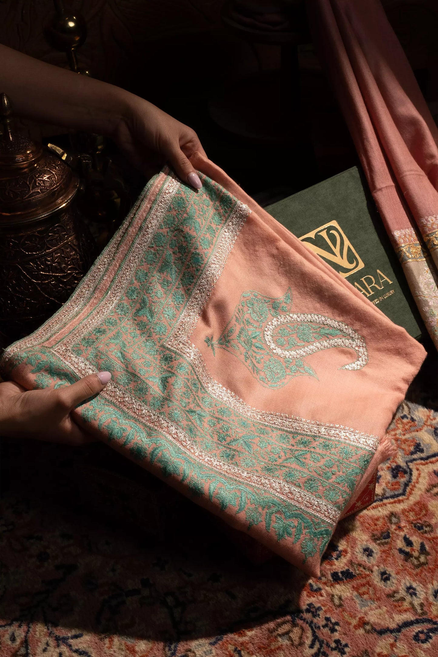 Tilla Border with Sozni Light Pink for Ladies